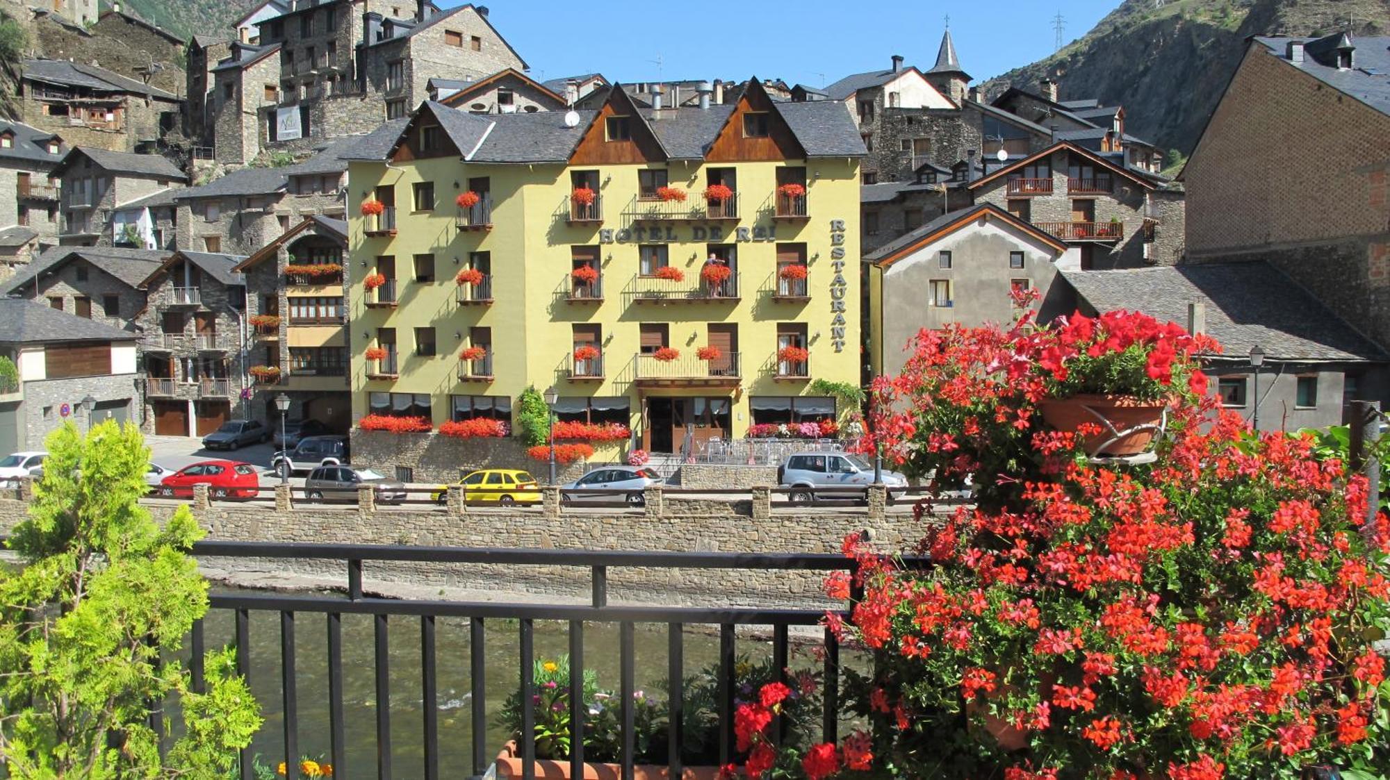 Hotel De Rei Llavorsi Bagian luar foto