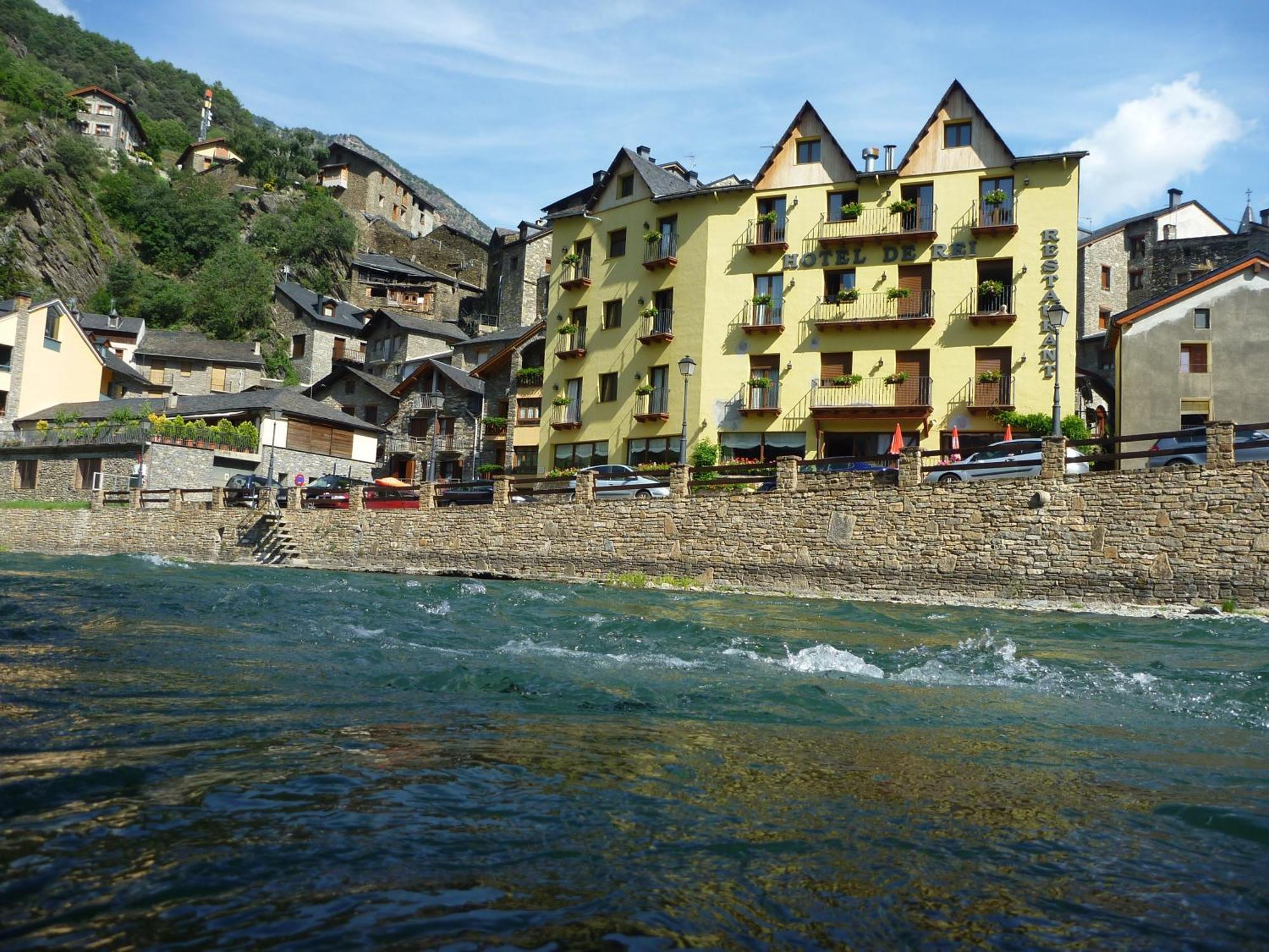 Hotel De Rei Llavorsi Bagian luar foto